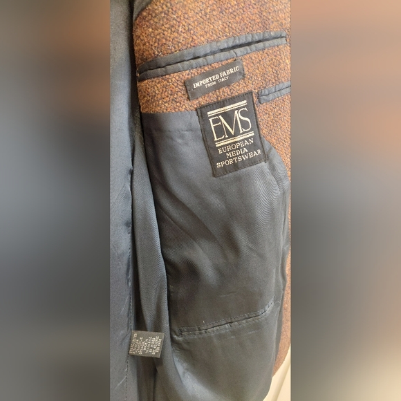 Classic Men's Brown Blazer - Picture 4 of 9